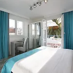La 3*
